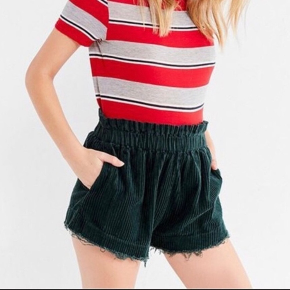 URBAN Outfitters‎ Green Corduroy Womens Shorts Size Small